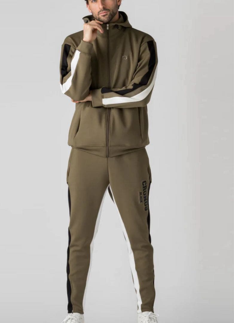 きよみ専用新品　クロノスブラック　セットアップ　パーカー　パンツ　カーキ