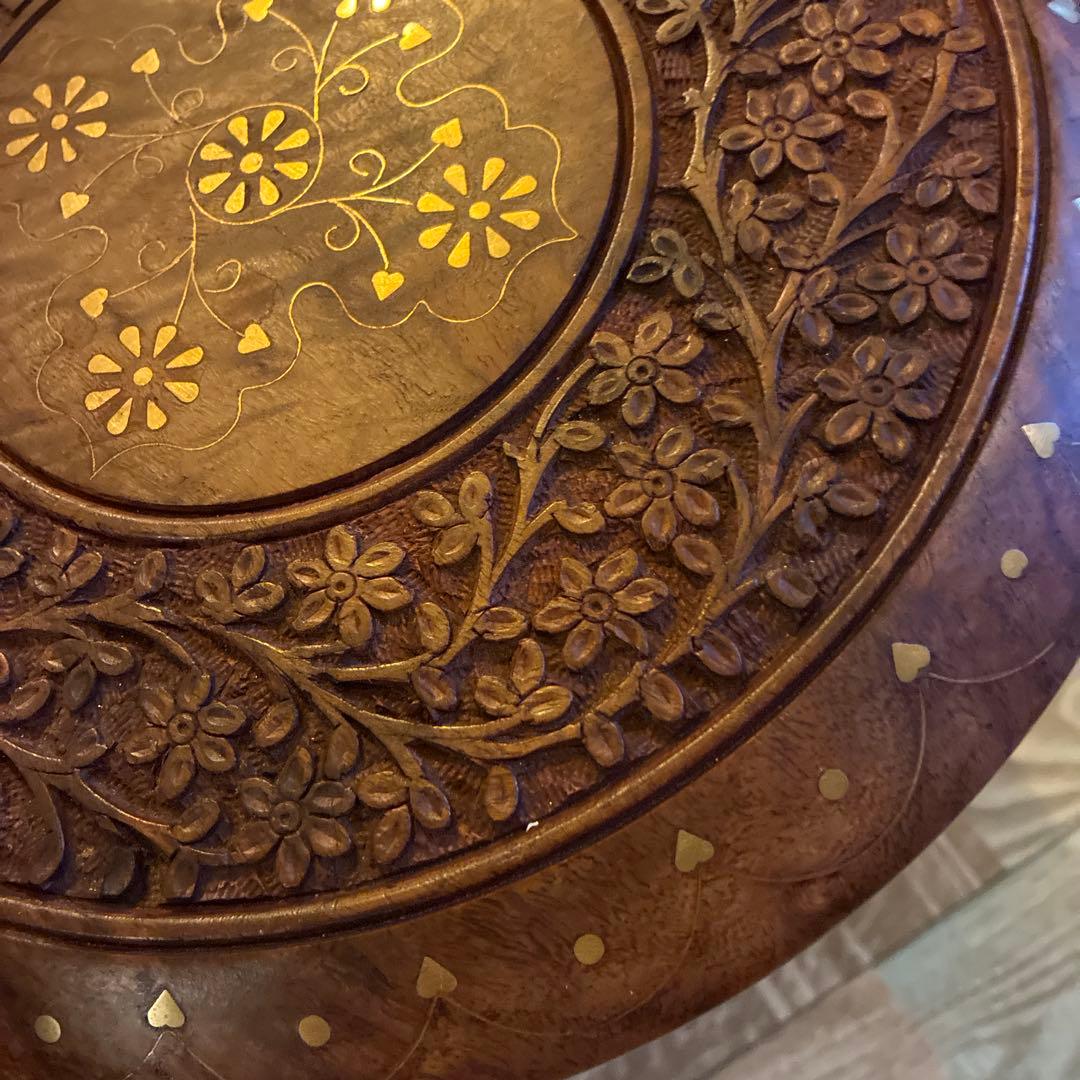 インド製　椅子ミニテーブル折りたたみ可能木製彫刻入り円形　横30cm高さ31cm