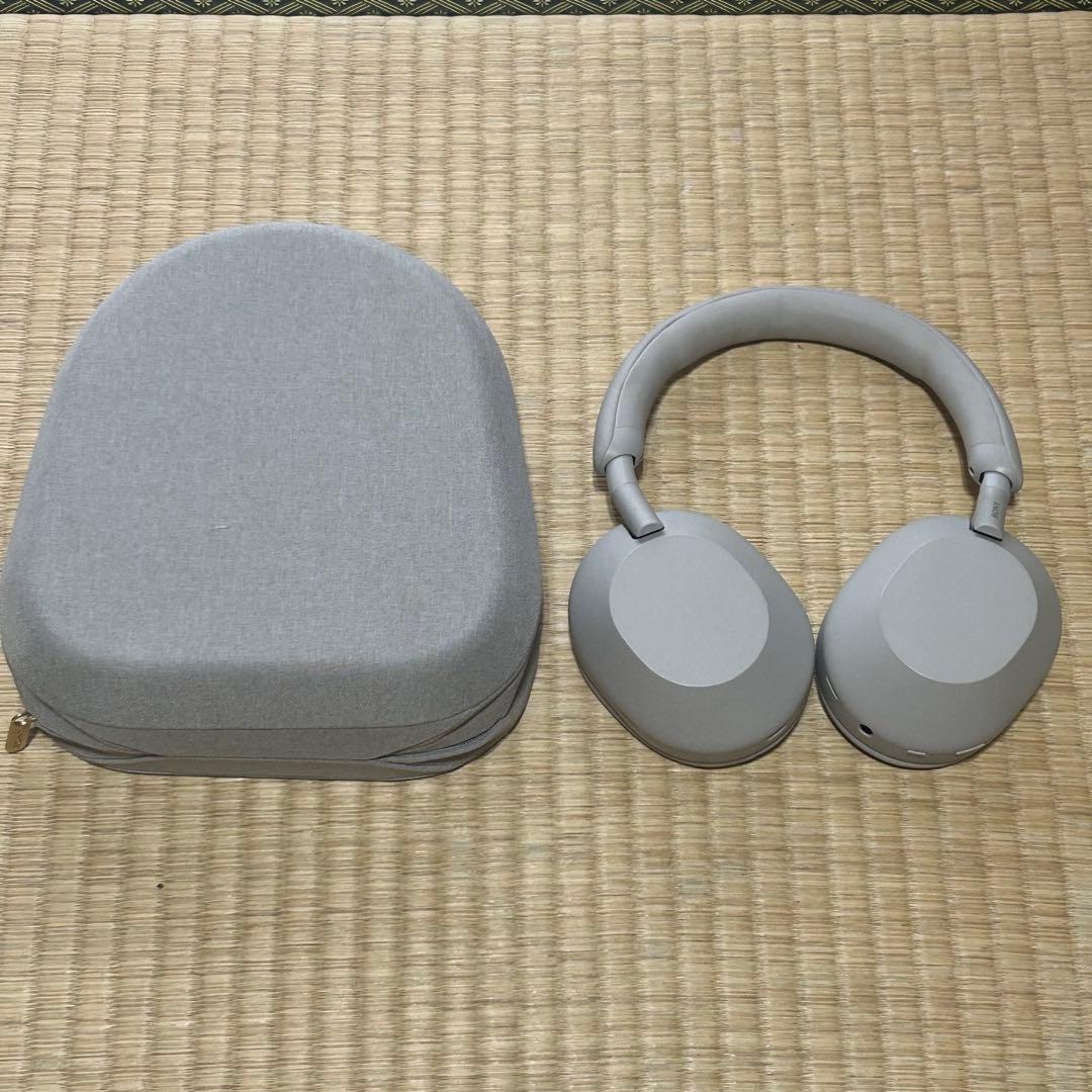 SONY WH-1000XM5/SMワイヤレスヘッドホン ホワイト　シルバー