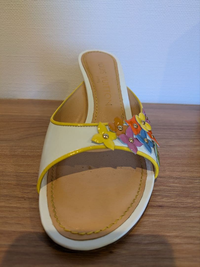 ヴィトン　フラワーモチーフ　ミュール