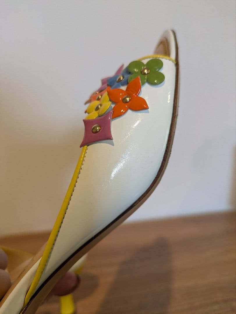 ヴィトン　フラワーモチーフ　ミュール