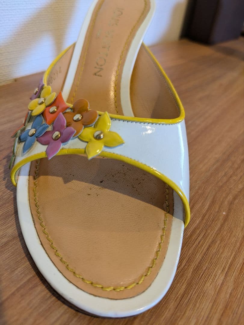 ヴィトン　フラワーモチーフ　ミュール