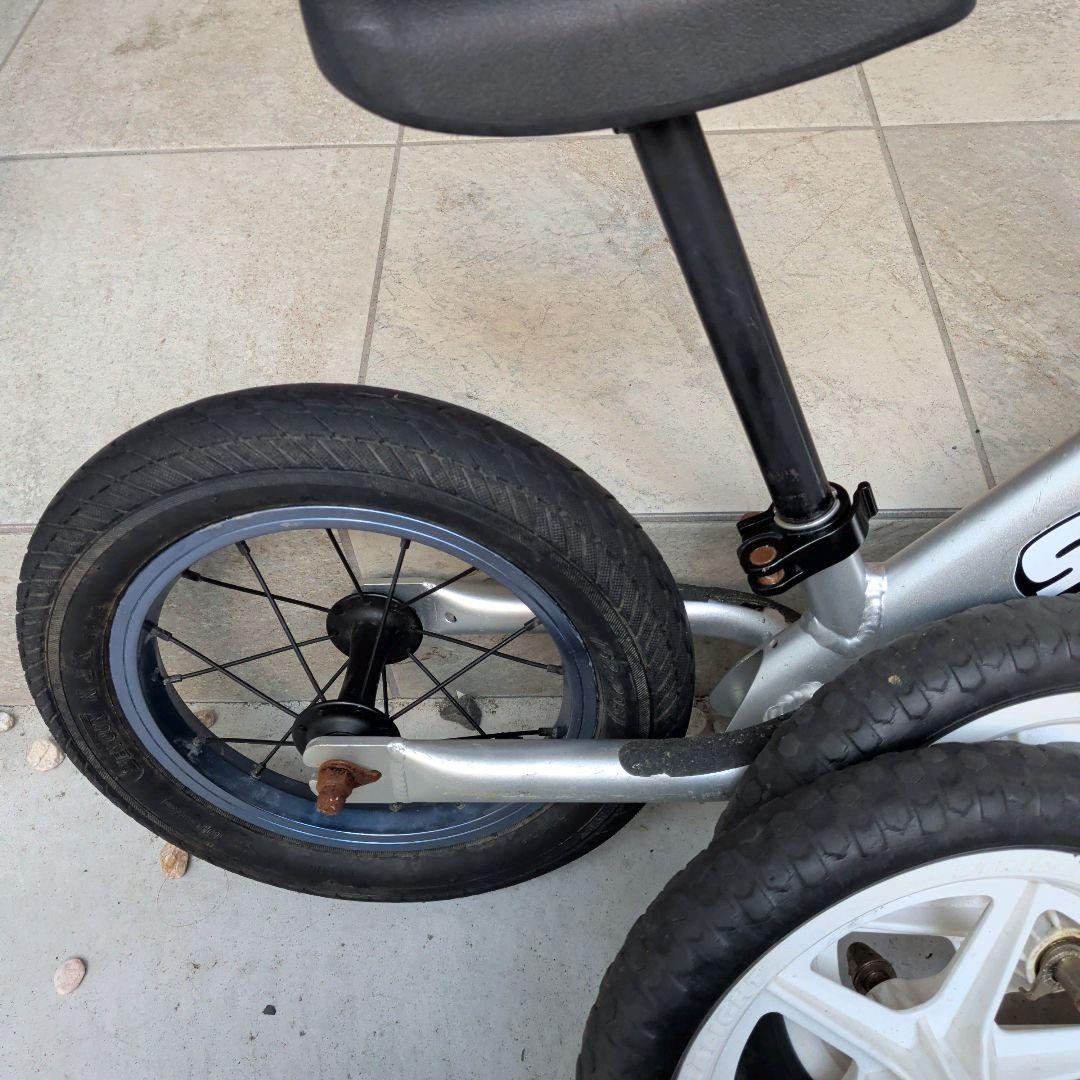 ストライダー プロ　軽量 シルバー　カスタム　タイヤ　予備タイヤ付き