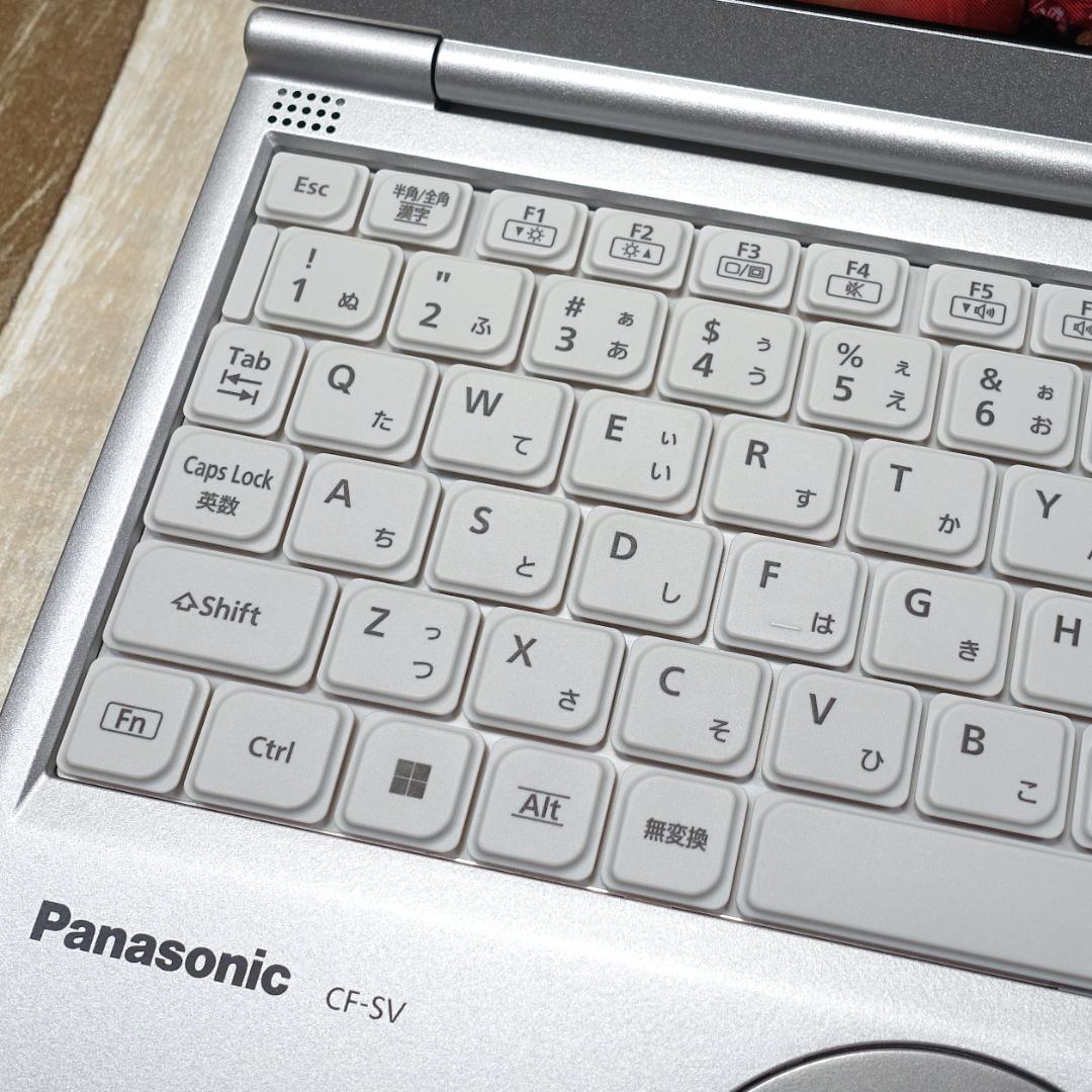 累積使用時間僅少で極美品の軽量モバイル✨１１世代コアｉ５に超高速新品ＳＳＤ１ＴＢ