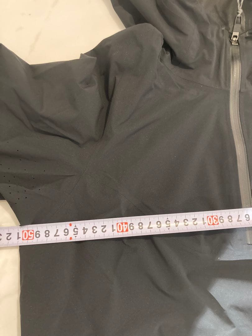 【新品タグ付き・定価29,800円】ルルレモン　ジャケット　パーカー　４　黒