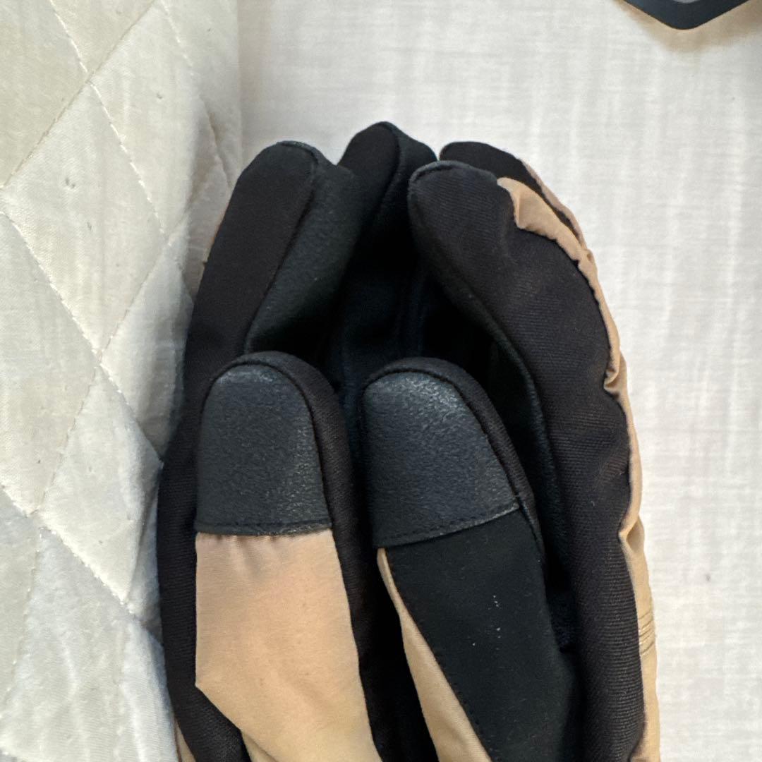 スキー スノボウェア(レディース用)手袋、パス入れ付き