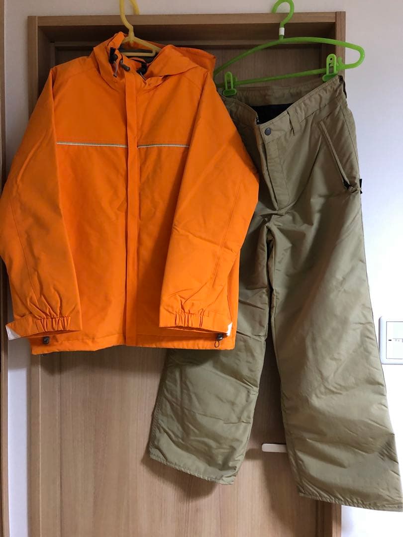 スキー スノボウェア(レディース用)手袋、パス入れ付き