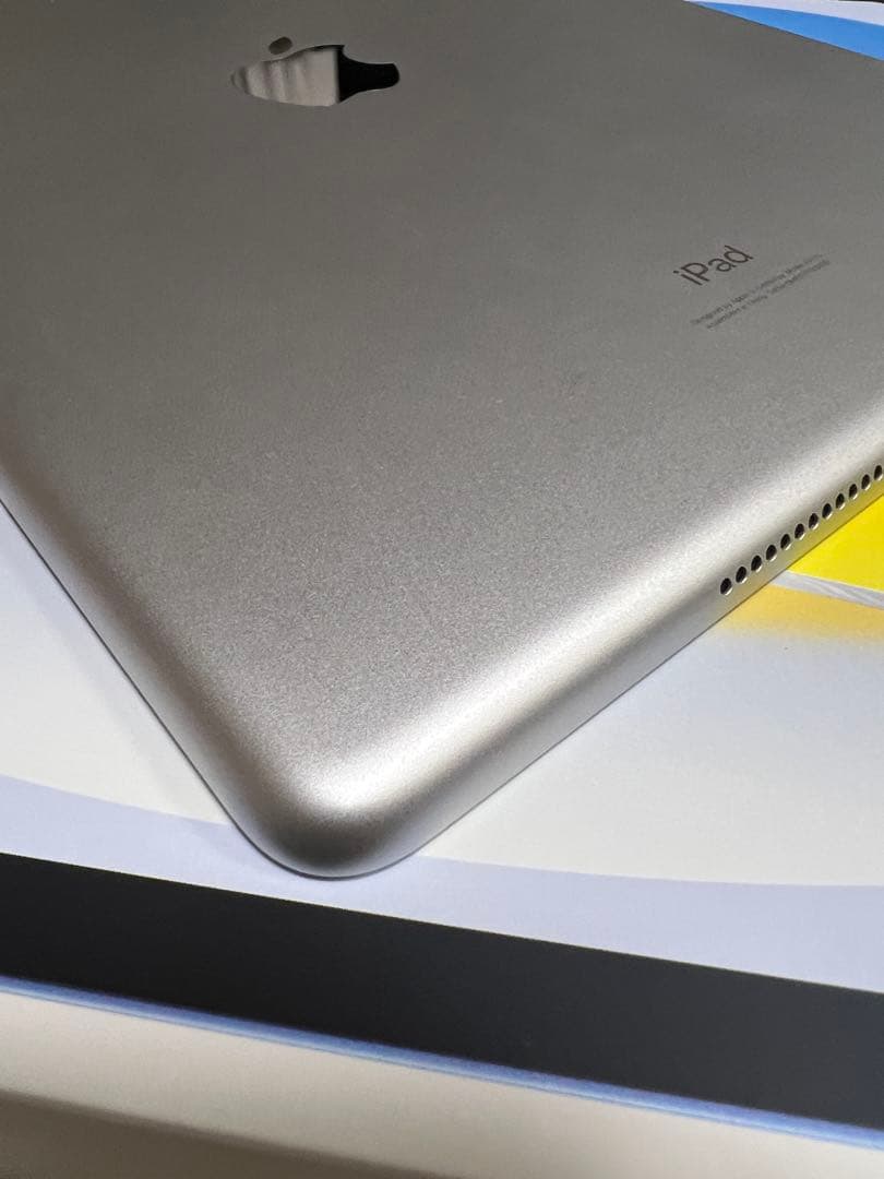 iPad (第8世代) 32GB MYLA 2J/A