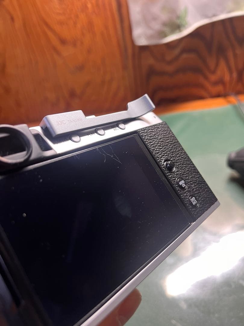 【値下げ中】Fujifilm X-E4 ミラーレスカメラ ボディ シルバー