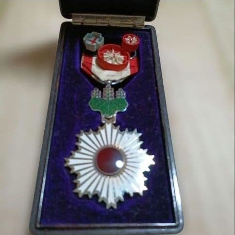 勲四等旭日小綬章・勲章