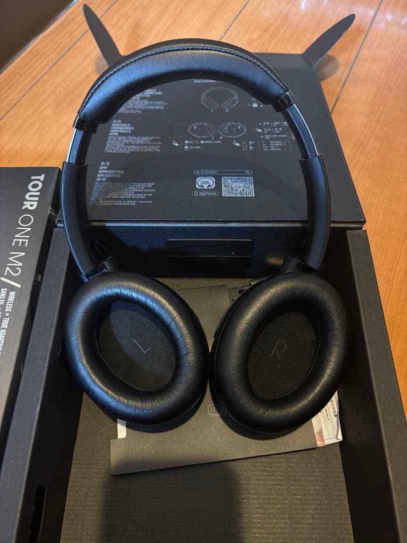 JBL Tour One M2 ワイヤレスヘッドホン 1度の試着のみ