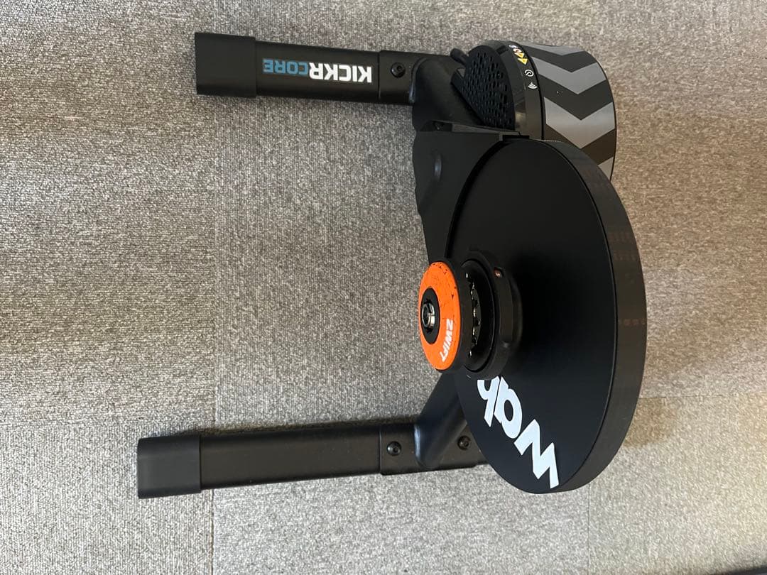 Wahoo KICKR CORE ズイフトコグ付き