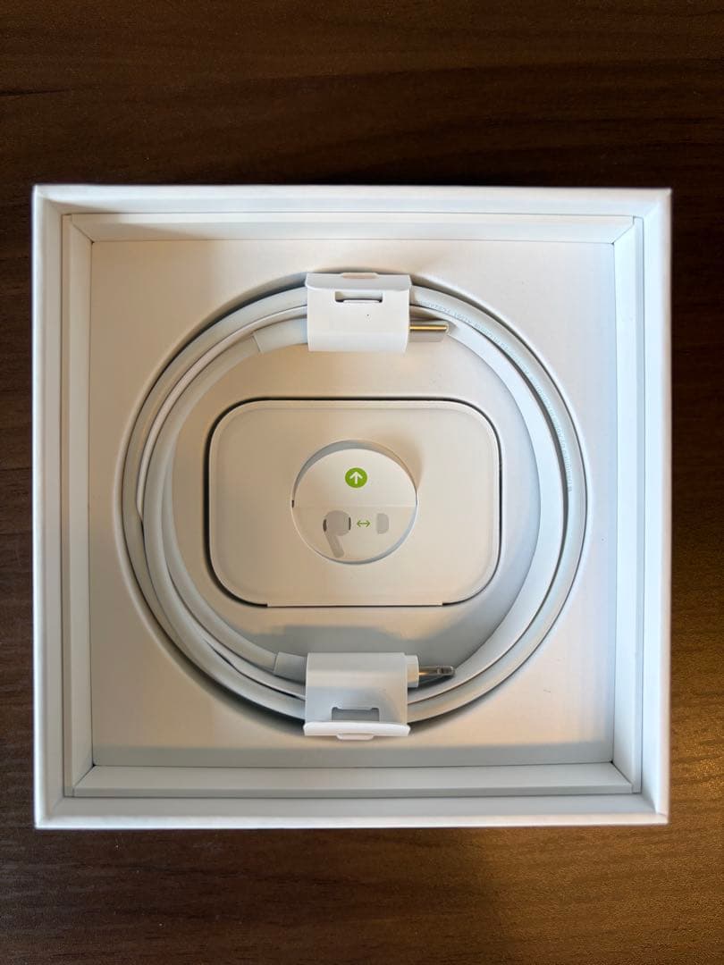 【美品】AirPods pro本体 第2世代　充電ケーブル付