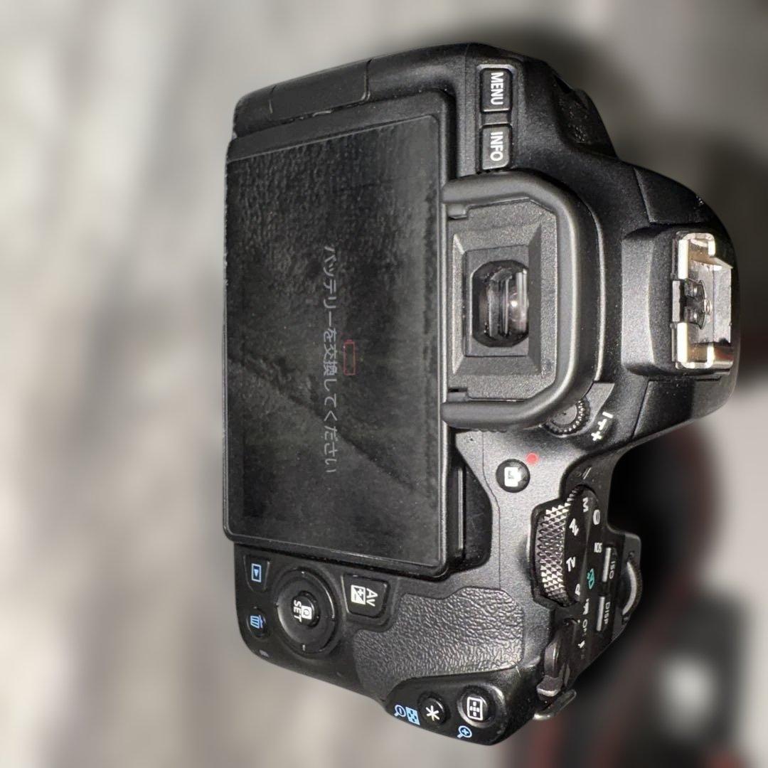 Canon EOS Kiss X10 本体と付属品