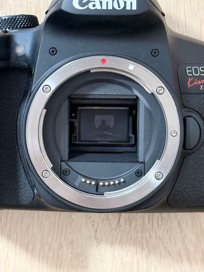 Canon EOS Kiss X10i 本体 + バッテリー・充電器