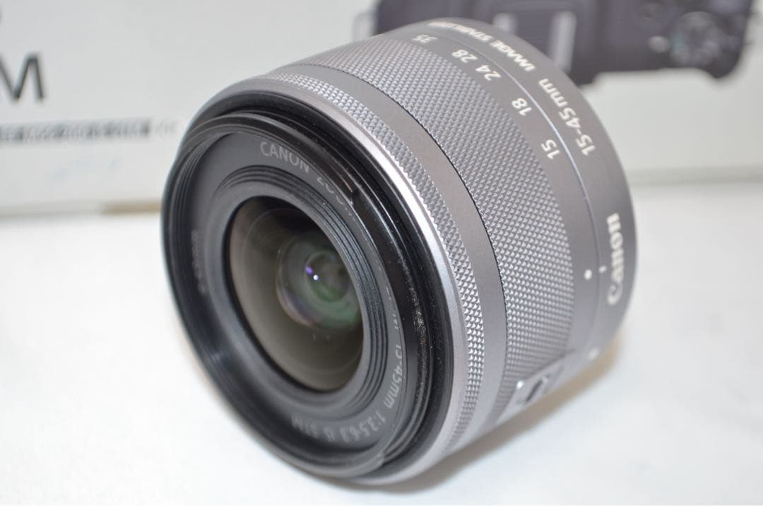 ★美品★お洒落ホワイト♪高性能ミラーレス！スマホ転送OK★キヤノン Kiss M