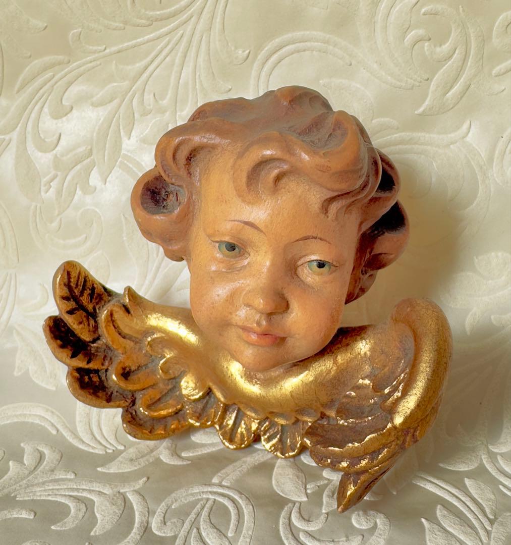 天使セラフィムの彫刻