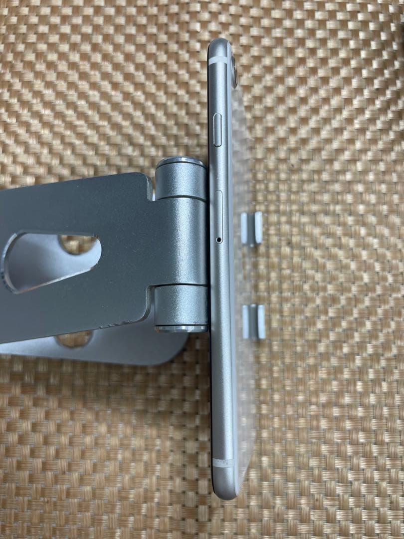 iPhone SE第3世代 64 GB スターライトSIMフリー【2196】