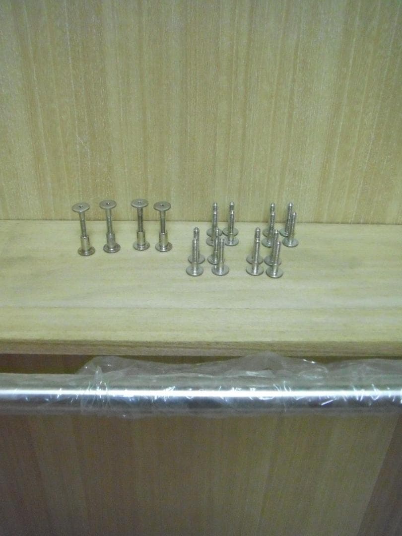 「新古品」ワードロープ・正面サクラ無垢材