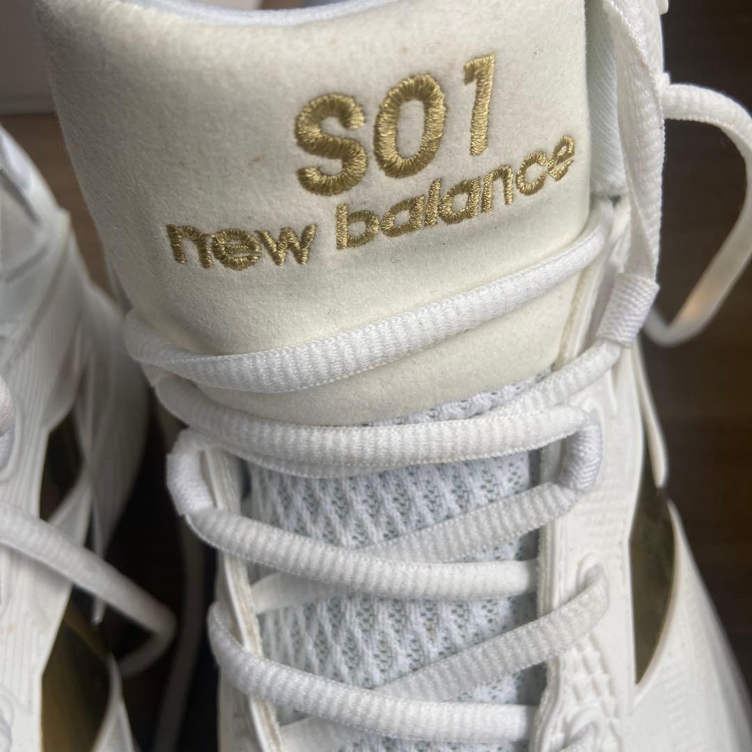 リーチ New Balance トレーニングシューズ ホワイト/ゴールド