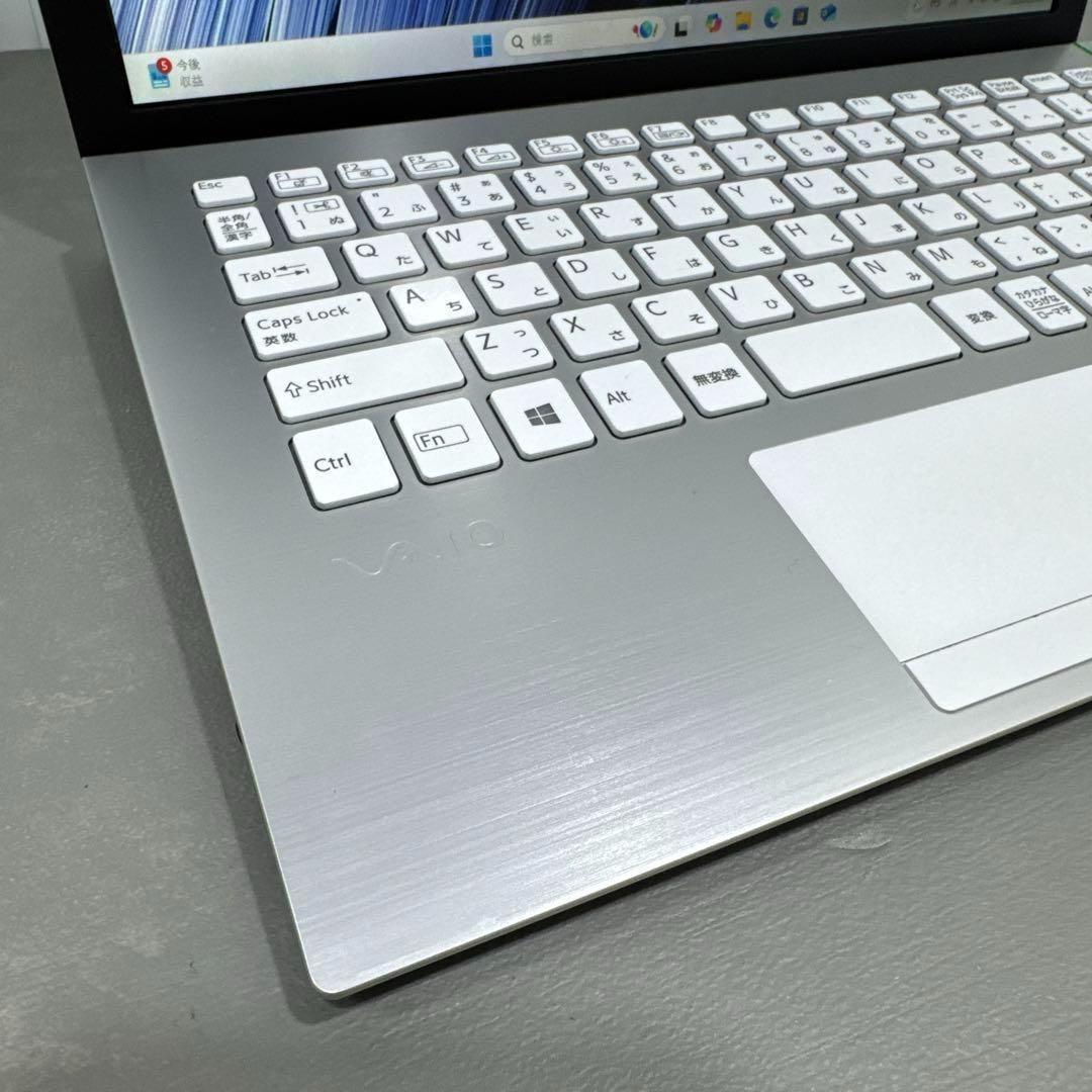 【高性能】VaioS11ホワイト☘7世代corei7☘新品NVMe512GB