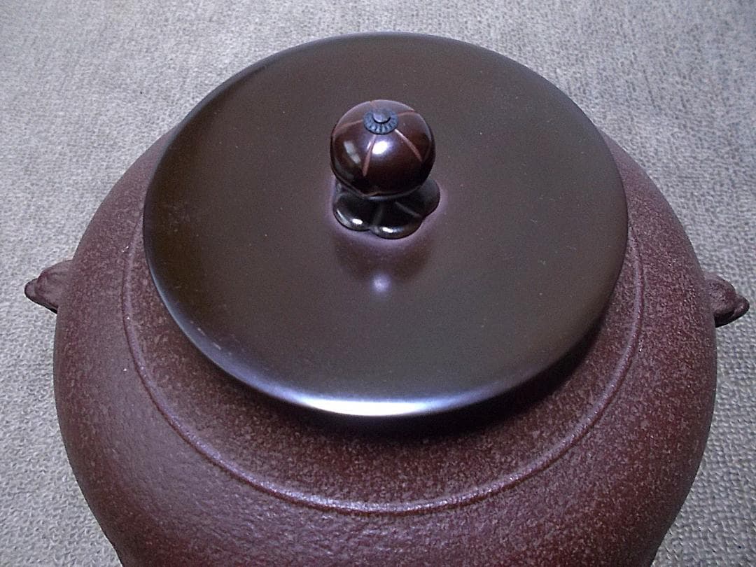 未使用 茶道具 釜師:佐藤浄清 浜松地紋 茶釜 釜環 共箱 黄色布 作歴書