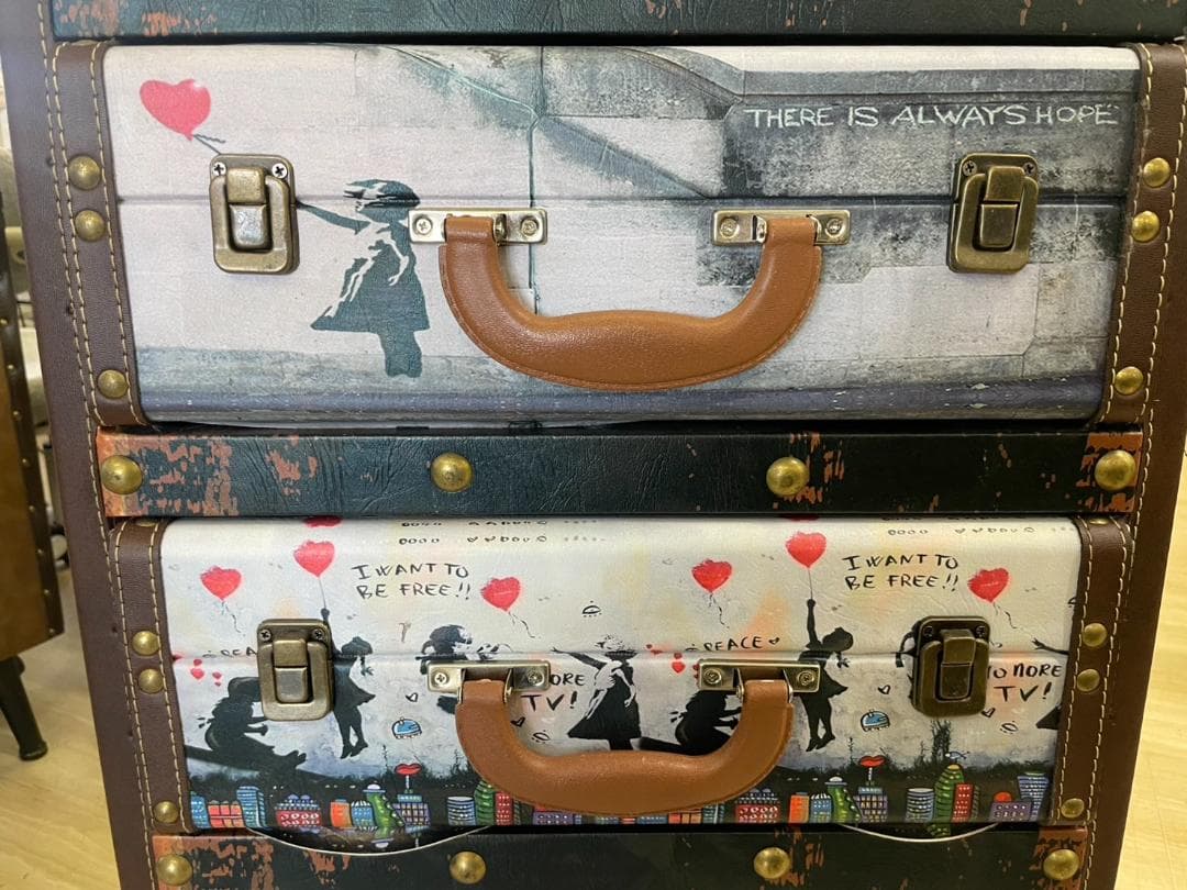 4段チェスト　棚　インダストリアル　収納　引出し　バンクシー　ペイント　レトロ