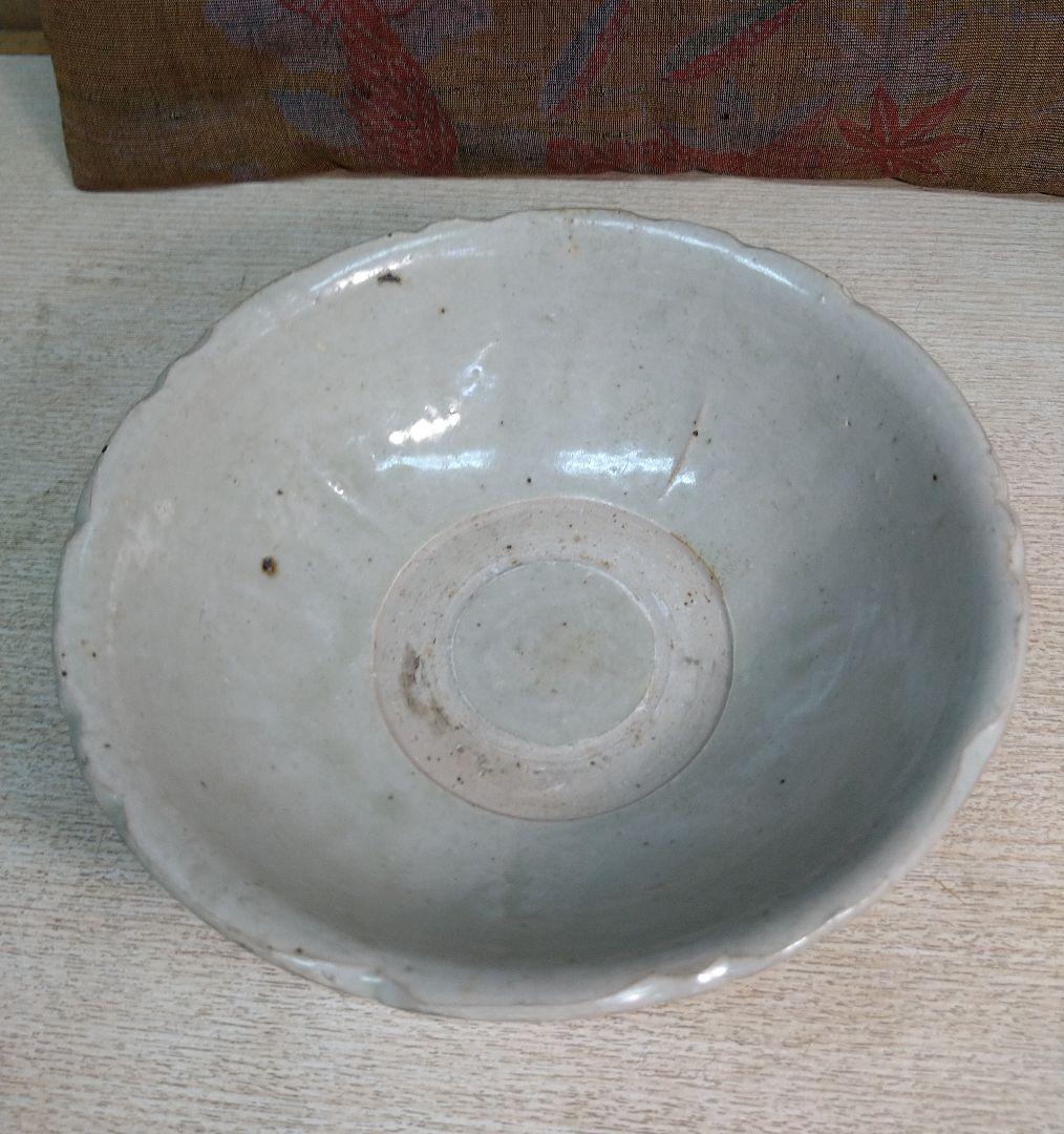 南宋白磁輪花茶碗　中国南宋時代r5-13