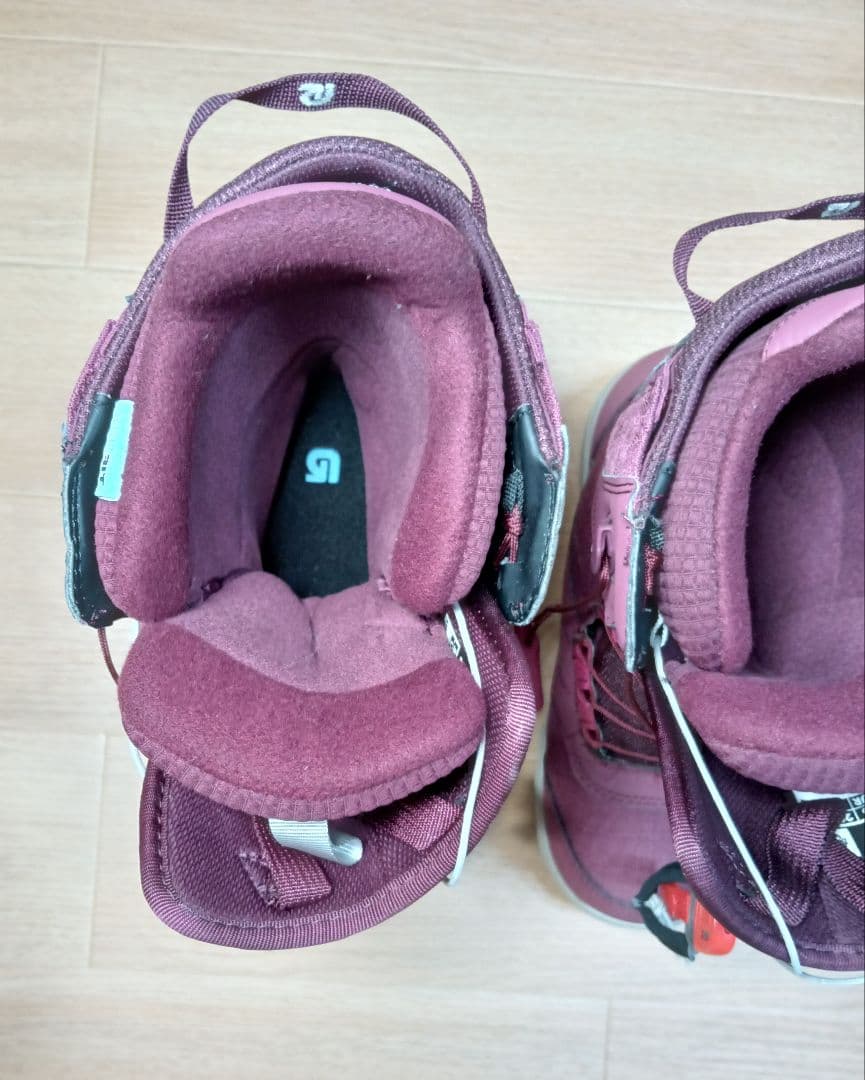 BURTON MINT-ASIAN　FIT 22.5cm【美品】