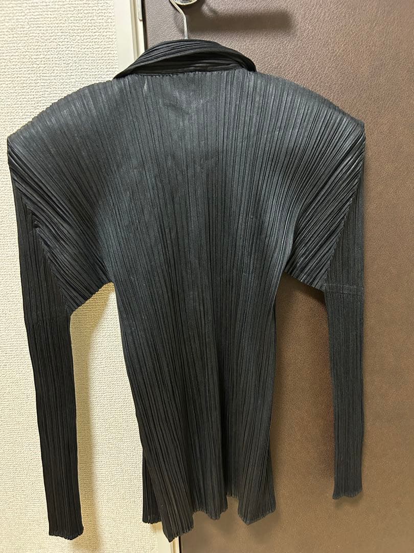 イッセイミヤケブラックプリーツ長袖シャツ サイズ3