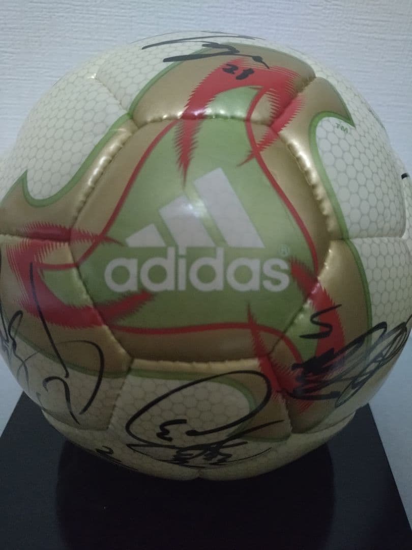 柏レイソル直筆サイン入り　日韓大会FIFAワールドカップ公式試合球