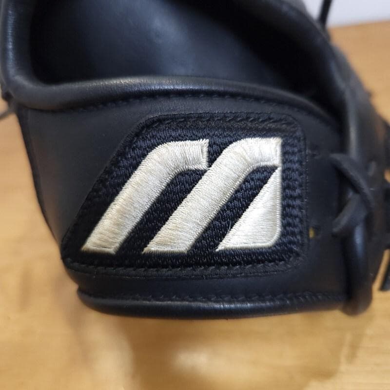 ミズノ イチローモデル プラチナ Mラベル 左投げ用 良品 外野用 軟式グローブ