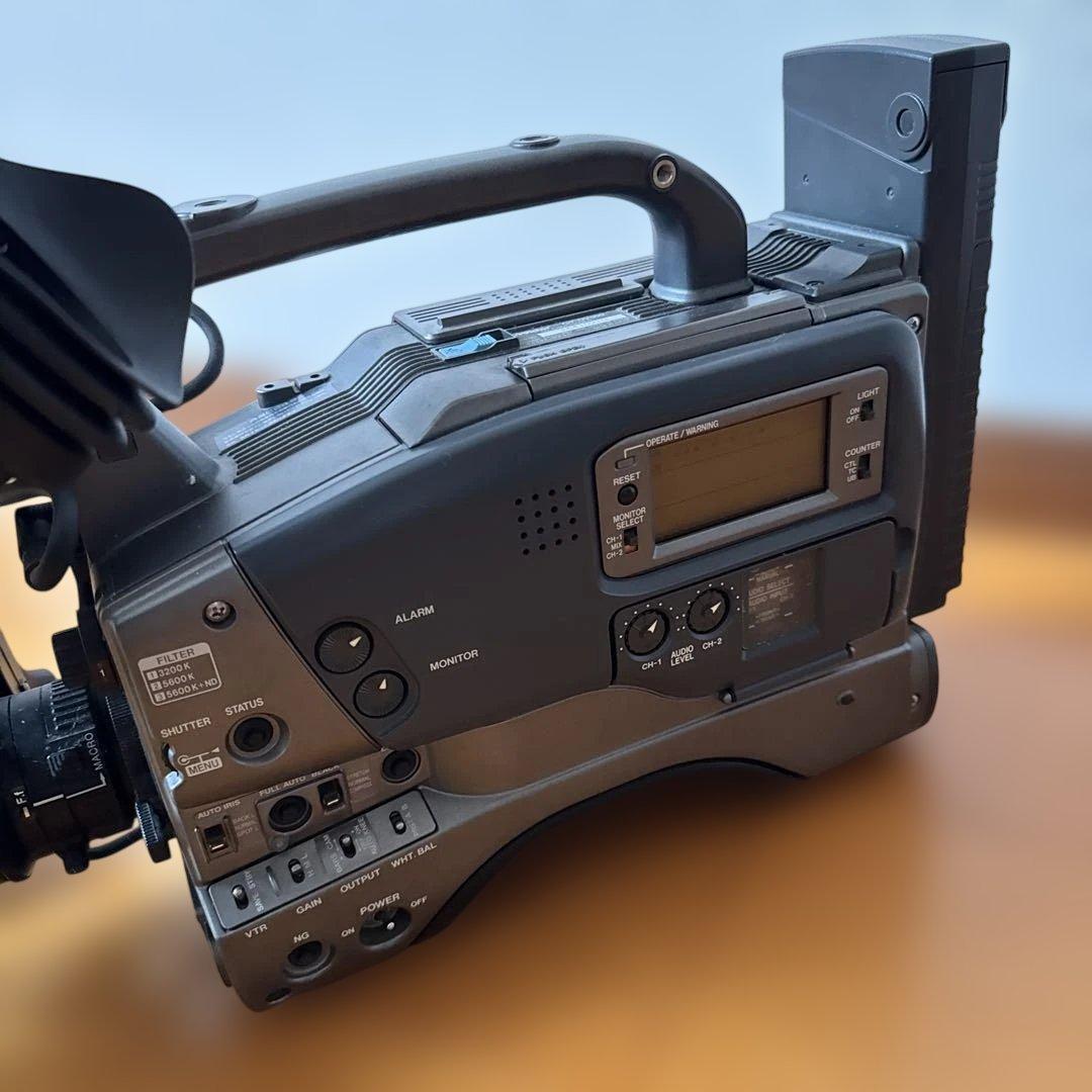 Victor 業務用ビデオカメラ GY-DV500 充電器付き