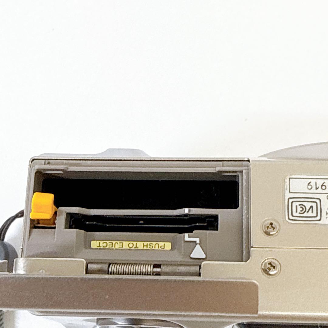 Fujifilm FinePix F710　コンパクトデジタルカメラ