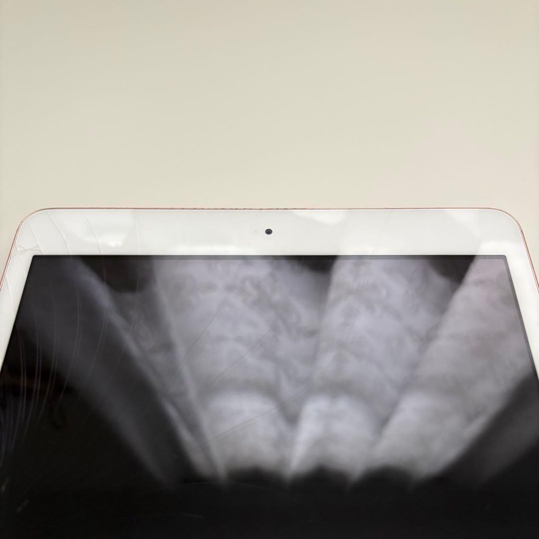 【画面割れ・操作可能】iPad 第8世代 32GB ゴールド Wi-Fiモデル