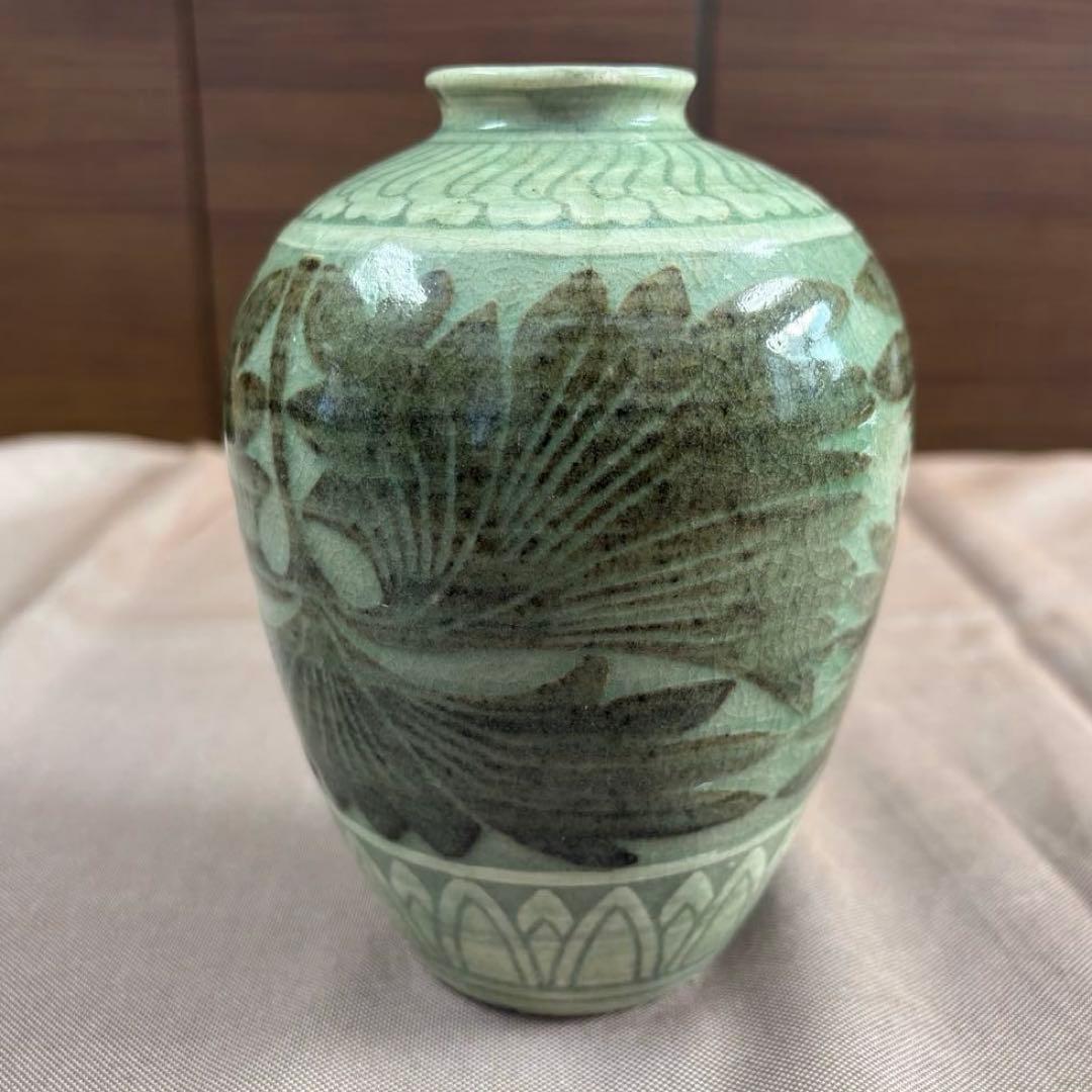 韓国青磁の花瓶　韓国の工芸品 花器　約15.5㎝