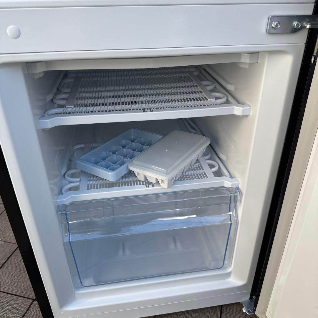 Hisense 2023年製現行モデル 2ドア冷蔵庫 幅49cm 175Lスリム