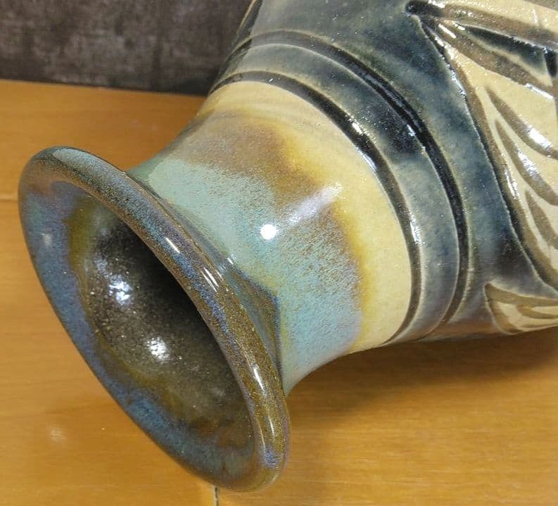 人間国宝 金城次郎 壷屋焼 小花瓶 栞 共箱(本人書付真筆) 壺屋焼 青首花瓶