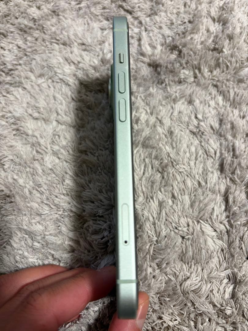 ララ品　 (美品中古) iPhone15 128gb 本体