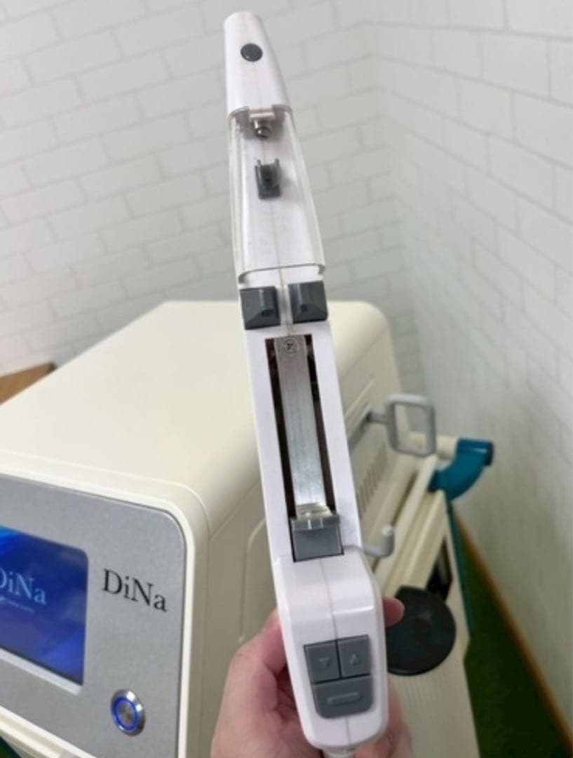 DiNa ニードルレスインジェクター　美容　エレクトロポレーション　アクアドエア