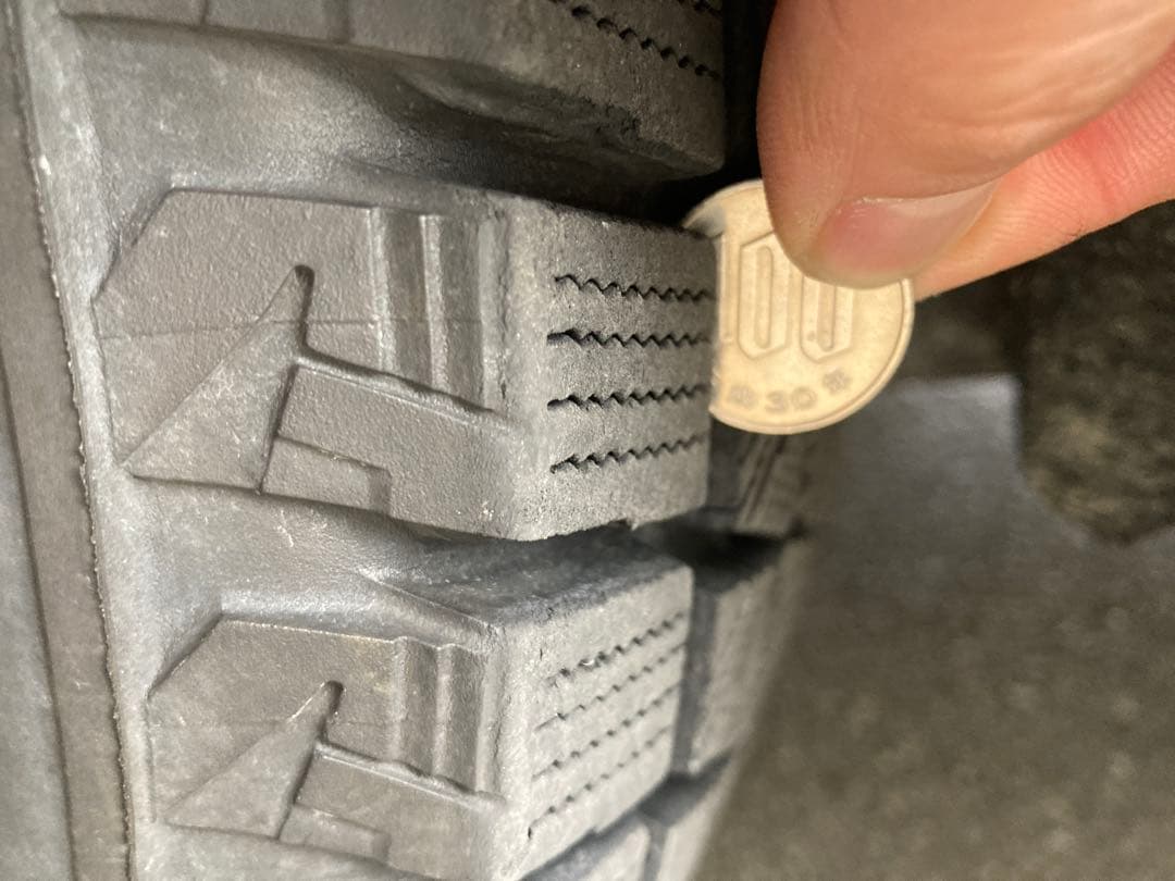 ブリヂストン DM-V2 215/70r16 タイヤ・ホイールセット　山たっぷり