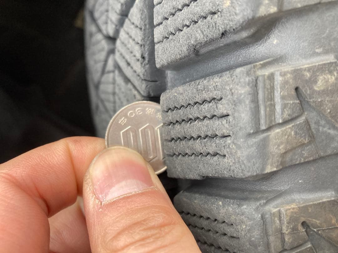 ブリヂストン DM-V2 215/70r16 タイヤ・ホイールセット　山たっぷり