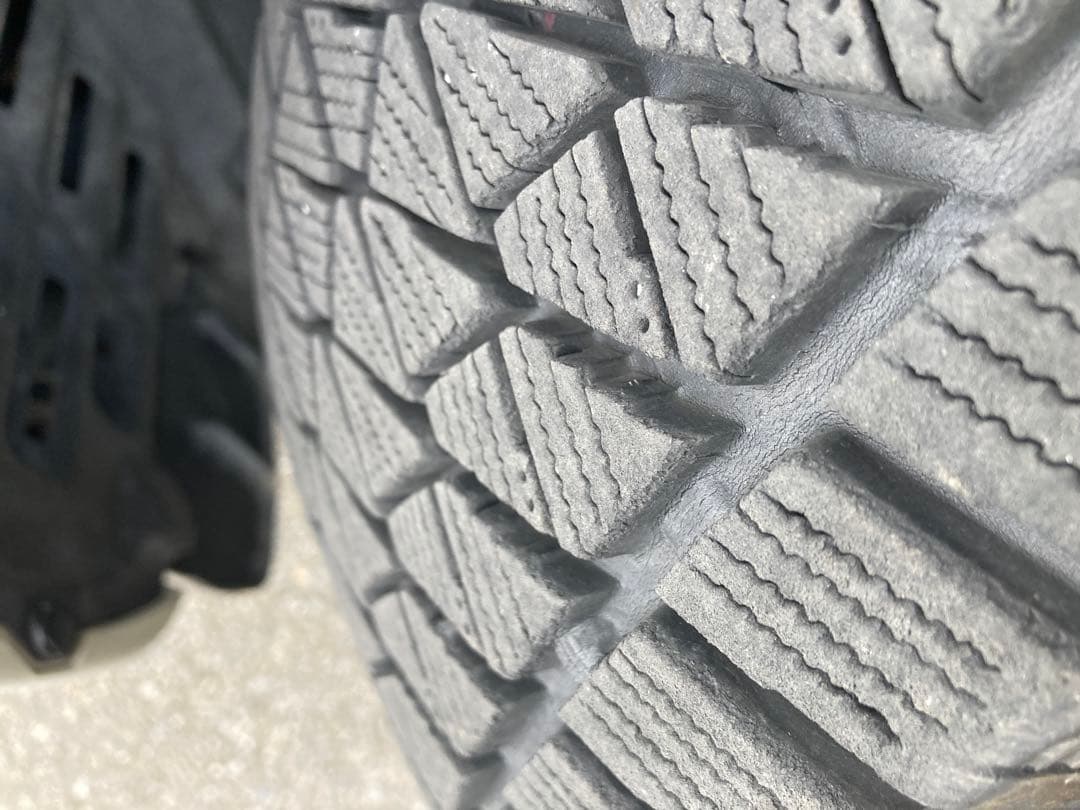 ブリヂストン DM-V2 215/70r16 タイヤ・ホイールセット　山たっぷり