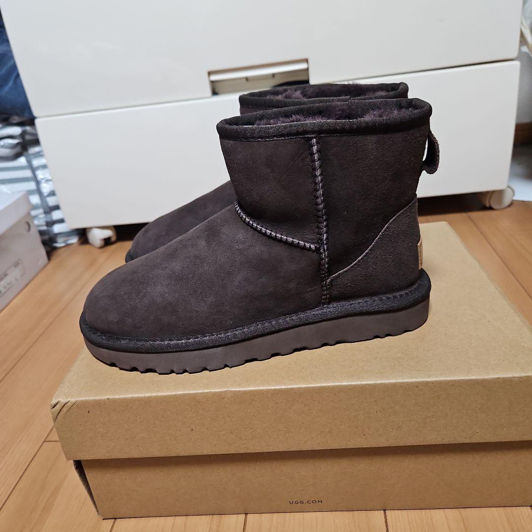 「新品未使用」ugg クラシックミニⅡ　チョコ　　23センチ