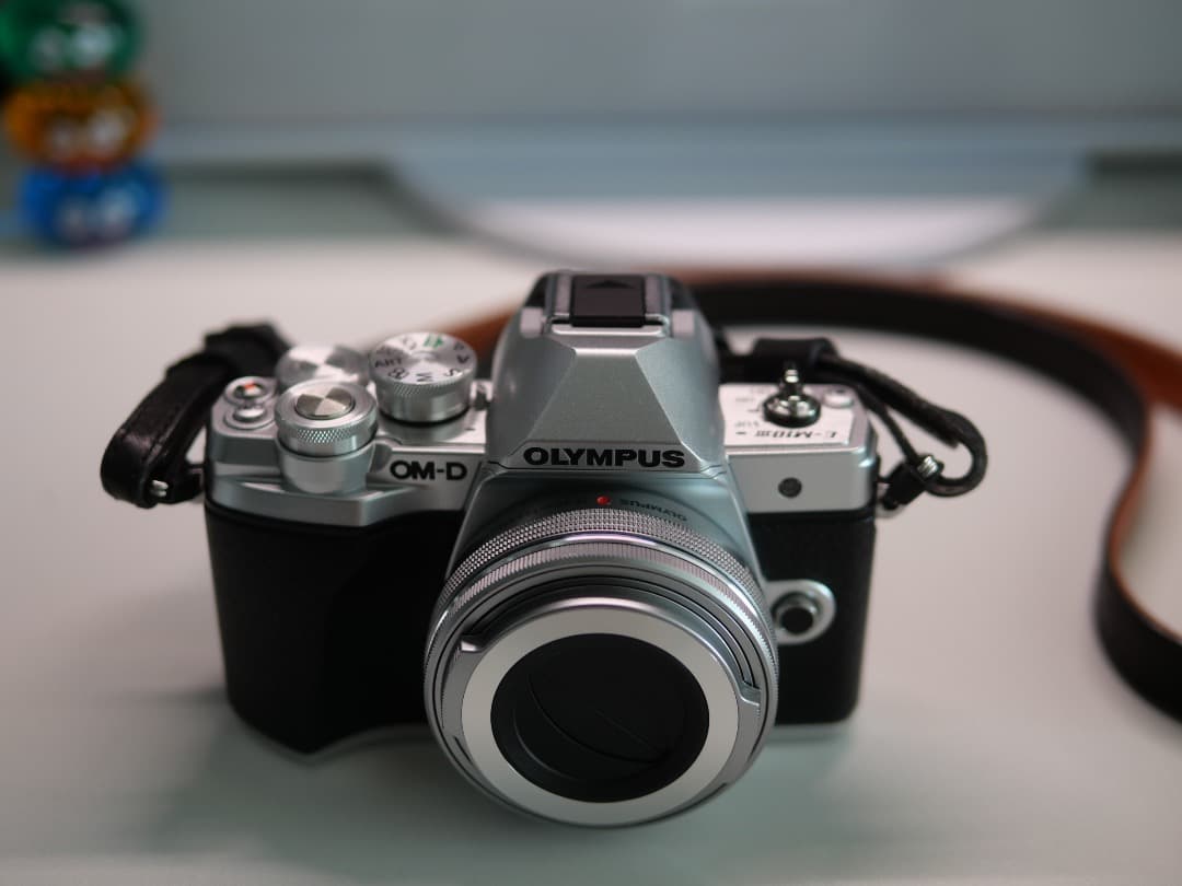 極美品／OLYMPUS OM-D E-M10 Mark III Wレンズキット