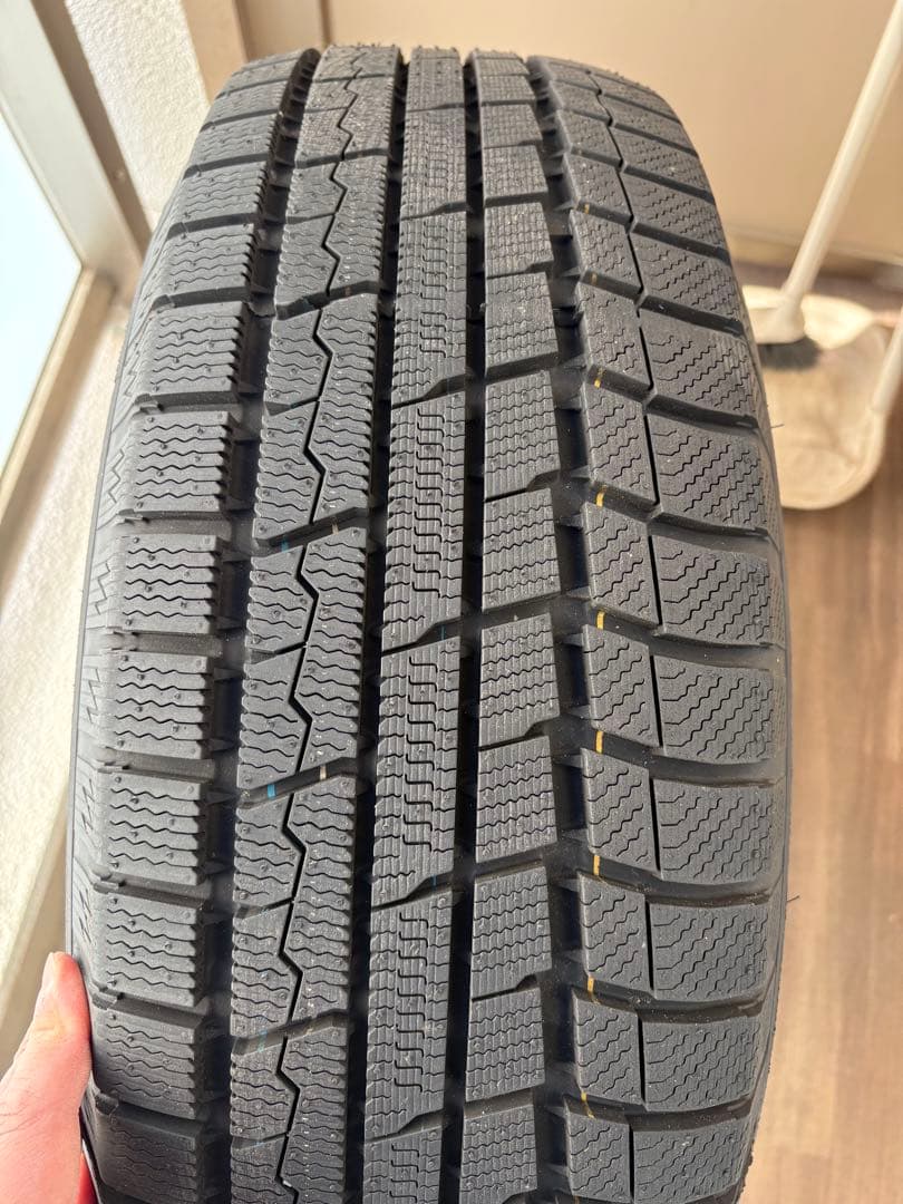 2024年製　美品　トランパス TX ウィンタータイヤ 215/70R16