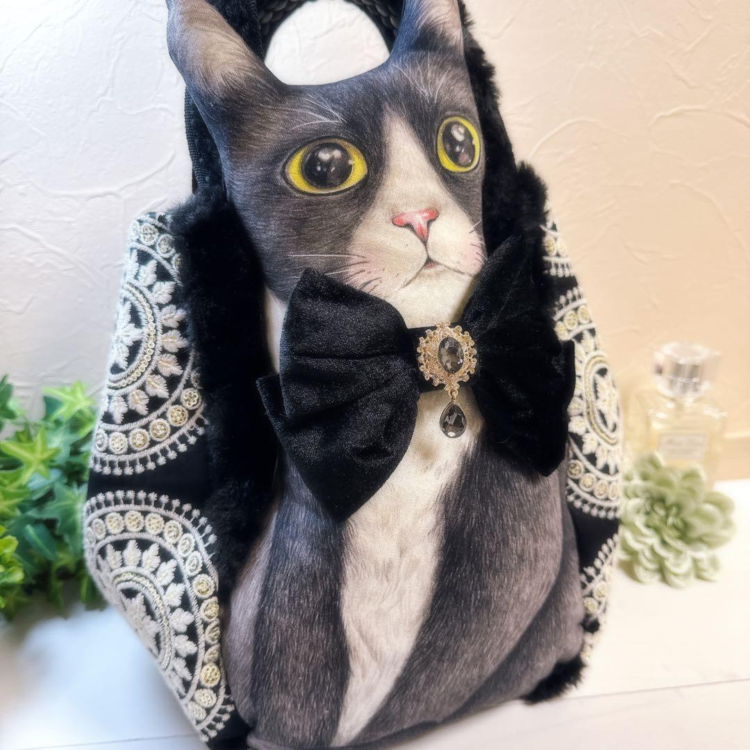 あ*き様 コヤンイサムチョン♡新作！インド刺繍ハチワレにゃんの形が変わる大容量ト