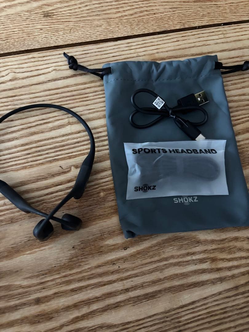 SHOKZ OPEN RUN 骨伝導イヤホン 本体と付属品