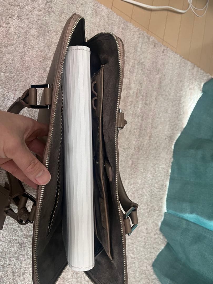 Pelle Morbida ベージュ　taupe ペッレモルビダ