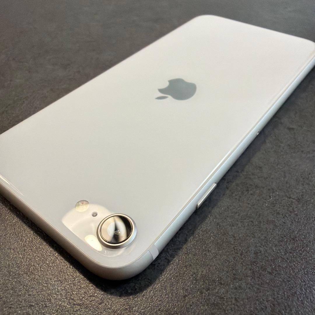 Apple iPhone SE (第3世代) 256GB 84%